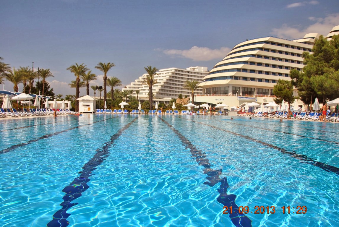 imagini hotel TITANIC LARA